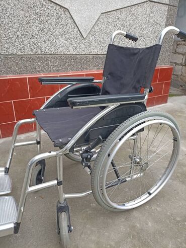 инвалид коляски: Коляска в отличном состоянии