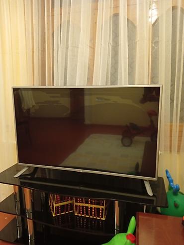 LG LED televizor, nazik gövdə və gümüşü çərçivə dizaynı ilə. - Təxmini