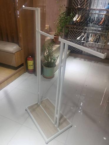 taxta asılqan: Asılqan, paltar asılqanı, orta stend Vitrin aksessuarları Məhsul — 3