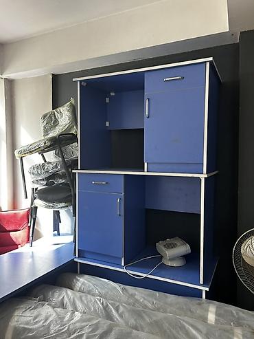 seyf dolab: Şirkət bağlandığı üçün, 2 ədəd ofis masası satılır. Kabinet, uşaq — 2
