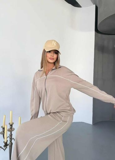 Gornji i donji deo: Komplet trenerka S M L XL 2XL Cena 3300 din — 2