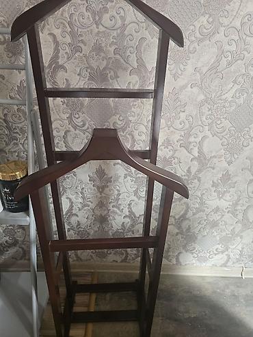 seyf dolab: Taxta geyim dayağı (valet stand) - Material: massiv ağac, tünd — 1