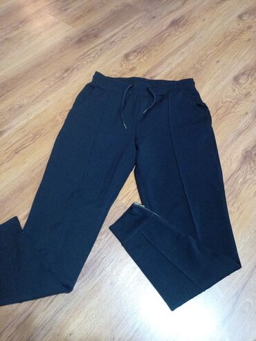 krem pantalone i crna kosulja: M (EU 38), L (EU 40), Normalan struk, Drugi kroj pantalona