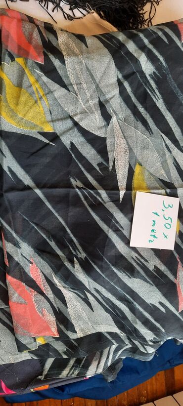 Parçalar: Parçalar.bənövşəyi 8 manat.Bej 25 manat.şifon 10 manat .Yaşıl güllü 13 — 5