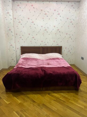 купить диван бу в баку: Sofi2 eded carpayi satilir yan yana qoyulub . matraslari var bir ededi