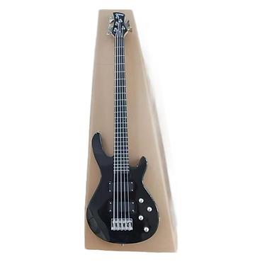 Гитары: 4х струнные бас гитары с небольшим комплектом - 14000с. В комплекте — 4