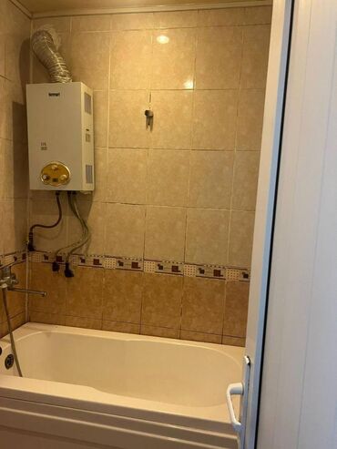 Uzunmüddətli kirayə mənzillər: 7 mkr,244 nömrəli məktəbin yanında,5 mərtəbənin,3-cü mərtəbəsində,2 — 9