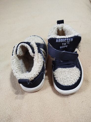 Детская обувь: Продаю детскую обувь в идеальном состоянии. Брали от 3500 сом. От 400 — 21
