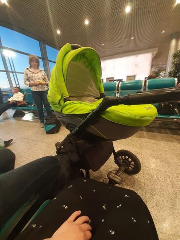 детская коляска летняя: Коляска, цвет - Зеленый, Б/у