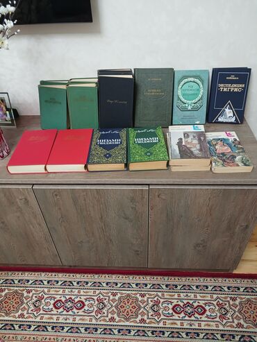 Bədii ədəbiyyat: Книги — 9