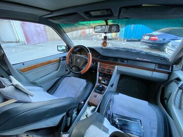 na 4 6 let: Mercedes-Benz W124: 1992 г., 2.6 л, Механика, Бензин, Универсал