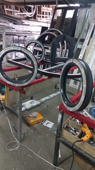 Pəncərələrin quraşdırılması, montajı: Plastik yumru pəncərələr. Ağ. Boz. Kariçnivi. Tund — 15