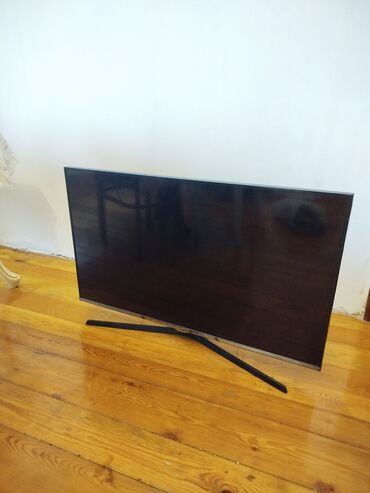 azercell ayliq limitsiz internet paketleri: Düz ekranlı, qara rəngdə, müasir dizaynlı Smart TV. Bu televizor