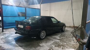 BMW: BMW 3 series: 1.8 l | 1996 il Sedan — 4