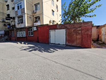 Kommersiya daşınmaz əmlakının satışı: Satılır: 1 mərtəbəli binanın altında yerləşən, ayrıca girişi olan — 2