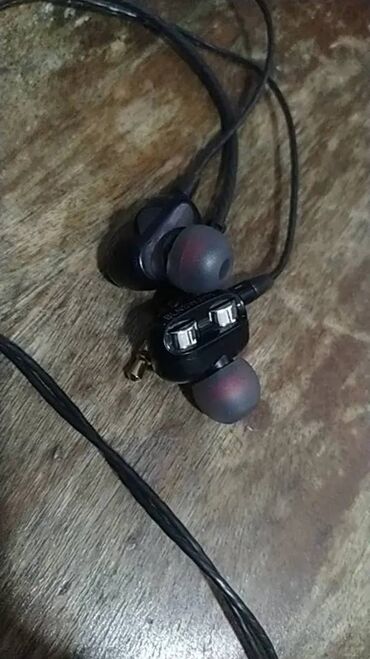 Qulaqcıqlar: Yeni Simli Qulaqcıqlar, rəng - Qara — 1