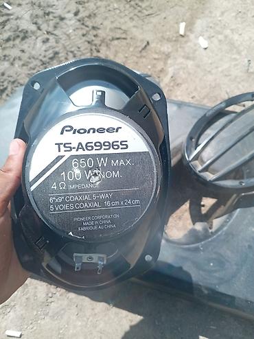 Dinamiklər və sabvuferlər: Pioneer avtomobil audiosu dəsti Komponentlər: - Pioneer DEH-P7950UB — 1