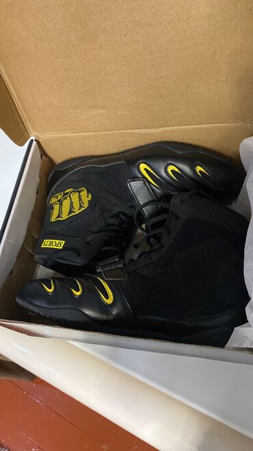 Кроссовки и спортивная обувь: Боксерка в люксовом качестве новые размер 38 цена 3000с
