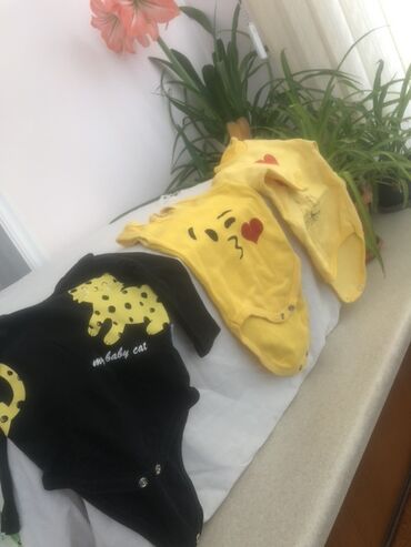 Dəstlər: Körpə geyim dəsti - 3 ədəd qalın, ayaqlı tulum: - Açıq mavi rəngdə — 58