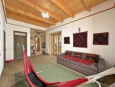 Продажа коттеджей и домов: 🏡 Продаётся современный дом в престижном районе Орто-Сай! 📐 Площадь — 1