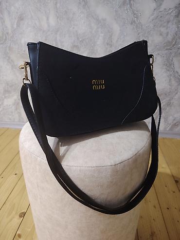 Çantalar: Qadın çantaları her biri 8 manat 1) Qara kanvas “THE TOTE BAG” - — 5