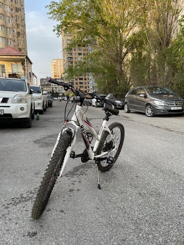 вело: İşlənmiş Dağ velosipedi 26", sürətlərin sayı: 7, Ünvandan götürmə