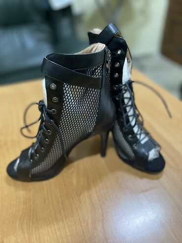 чёрные босоножки: High heels туфли Хай Хиллс Ткань: кожа, замша Цвет: чёрный, бежевый