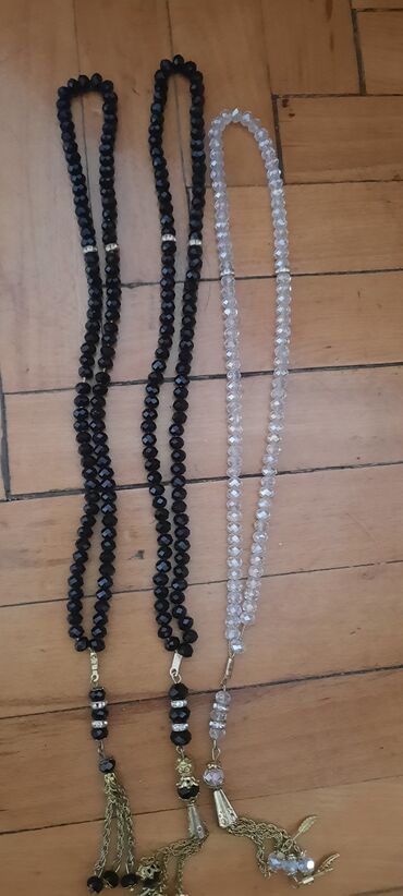 Dini kitablar: Kiçik Quran kitabı.təsbehlər plastiklər biri 1 azn.şüşələr 3 azn.2 — 8