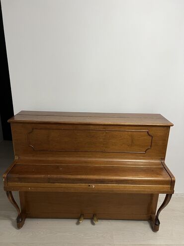 портативное пианино с гибкой клавиатурой: Пианино Alexander Herrmann, вертикальное (upright). Отличного