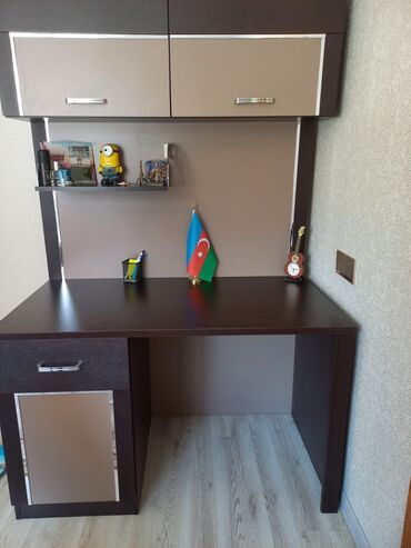 Kompüter masası, İşlənmiş, Açılmayan, MDF, Künc masa