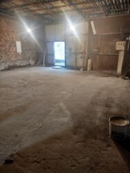 magaza arendaya verilir elverisli yerde bakida: Zabrat yolunda 65 kv.m olan obyekt icarəyə verilir. Taxta, plastik