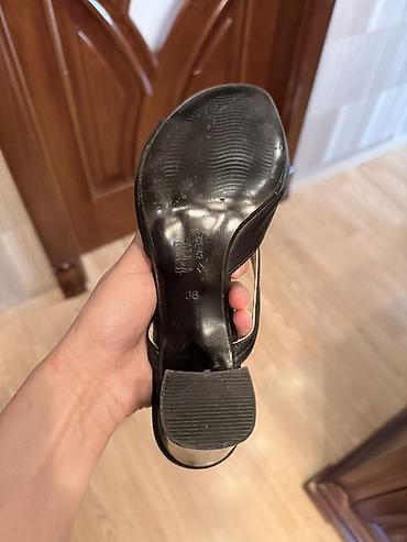 burnu bağlı sabolar: Qadın təmiz dəridən (sabo) sandalet - Rəng: qara - Material: üst — 3