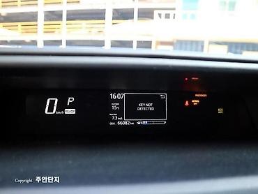 секутер: Toyota Prius: 2018 г., 1.5 л, Автомат, Гибрид, Хэтчбэк — 6