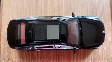 Autići: Nov metalni Mercedes E-klasa uradjen u razmeri 1:24. Mogu da mu se — 2