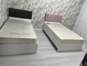 tek neferlik yataqlar: Təknəfərlik çarpayı, Bazasız, Matras ilə, Siyirməsiz
