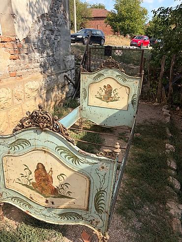 Furniture: Prelep starinski krevet sa originalnim dekorativnim oslikavanjem i — 1