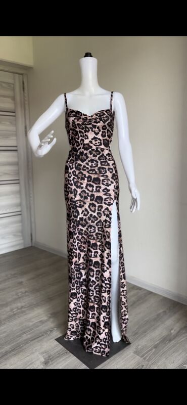 Ziyafət donları: Baha qiymete alinib. 1 defe geyinilib. Razmer "S" Elaqe ucun WhatsApp — 2