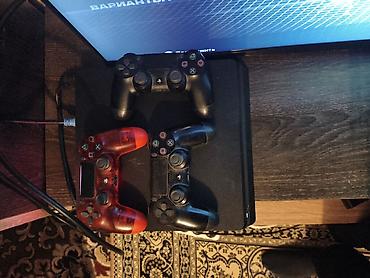 xbox microsoft: Игровая приставка Sony PlayStation 4 с тремя беспроводными геймпадами — 1