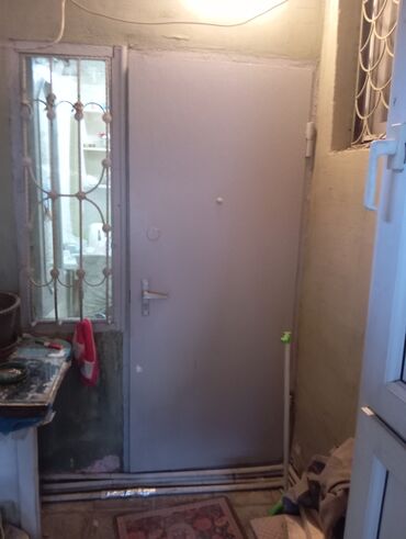 qapi modelleri: Metal giriş qapısı - Material: polad/metal konstruksiya - Rəng: boz -