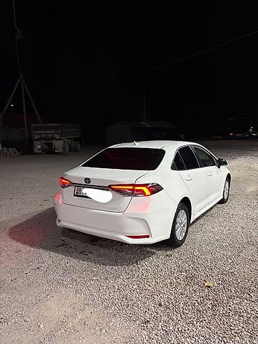210 cdi: Toyota Corolla: 2019 г., Гибрид, Седан — 5