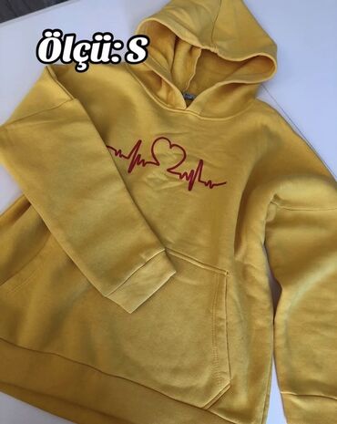 детские халаты с ушками: Hoodie kolleksiyası - Model 1: Sarı hoodie, ön hissədə qırmızı ürək