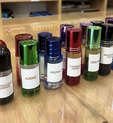 vozol yağı: Məhsul: Niş ətir nümunələri/mini şüşələr Təsvir: - Rəngli, metal — 1