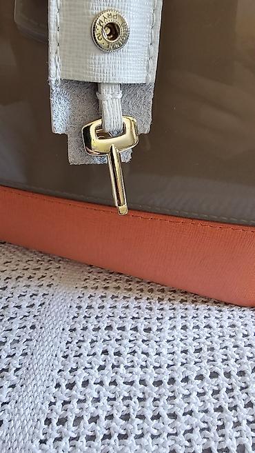 frida aksesuar sirketi: FURLA qadın çantası - Model: əl çantası, üst qapaqlı və metal kilidli — 2