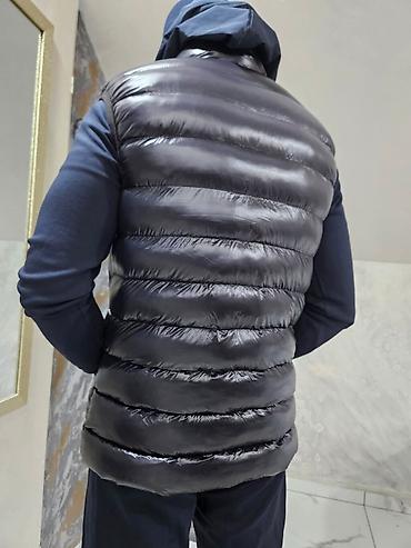 Prsluci: Prsluk Moncler, bоја - Crna — 10