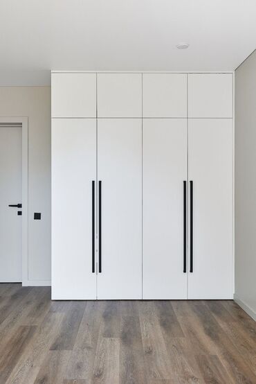 Шкафы для одежды: Мебель на заказ, Элегантный гардероб в современном стиле, выполненный — 4