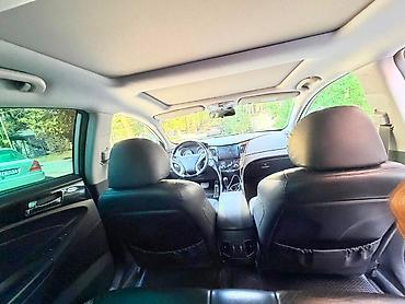 07 2010: Hyundai Sonata: 2.4 l | 2010 il Sedan — 8