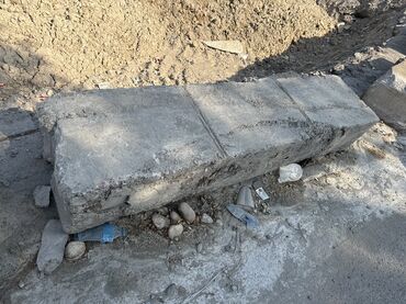 полублок кирпич: Бетонный блок прямоугольной формы, предназначенный для использования в