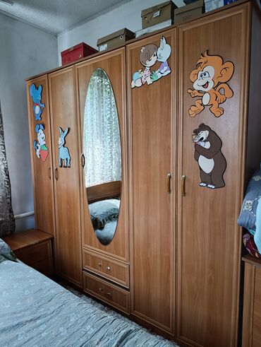 шкаф деревянный: Спальный гарнитур, Б/у, Двуспальная кровать, Кыргызстан, ДСП, цвет - Бежевый