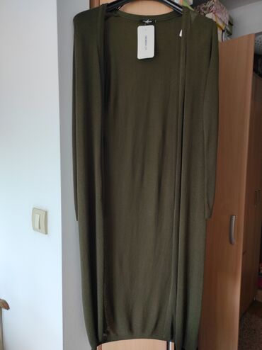 Džemperi, kardigani: Letnji kardigan, maslinasto zeleni. Velicina S, ali ga moze nositi — 9