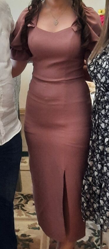 Kokteyl donlar: 1 defe geynilib. Cox gozel paltardi.35 alinib . 25 e satilir — 3